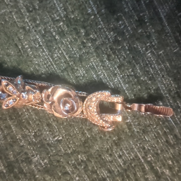 Vintage GOLDETTE* slide bracelet gold tone rhinestone scarab cameo fleur de lis - Picture 2 of 10